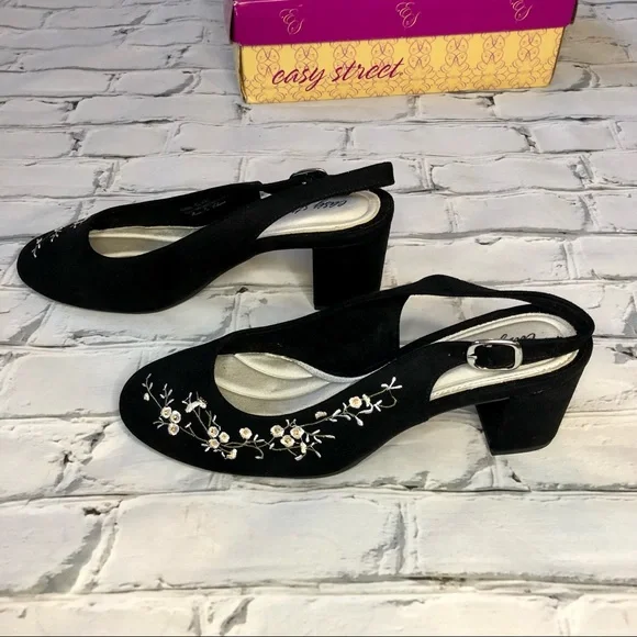 NWT Floral Embroidered Chunky Block Heels - Picture 4 of 12